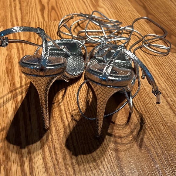 The Vikki heels - Picture 7 of 8